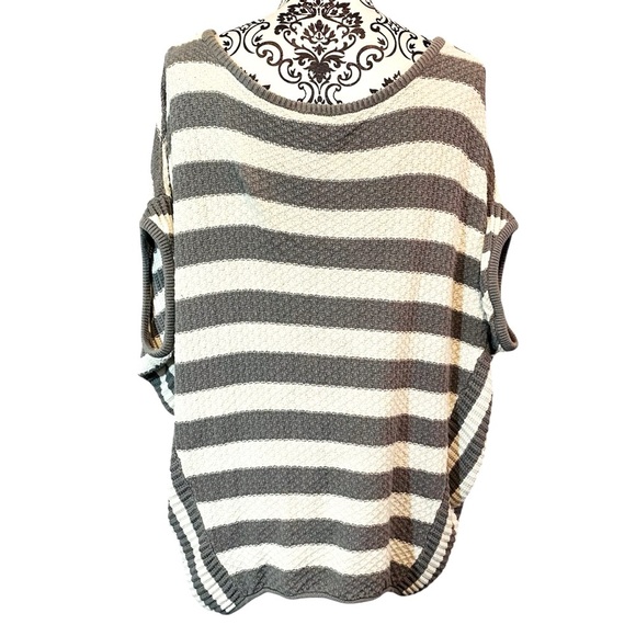 torrid Tops - Torrid Womens Striped Gray and Cream Knit Short Sleeve Sweater Top